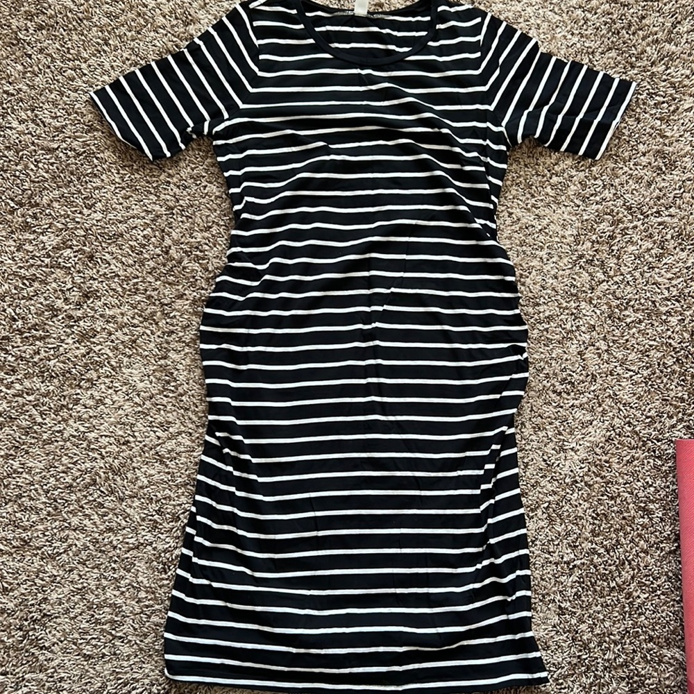 Old Navy striped maternity dress
